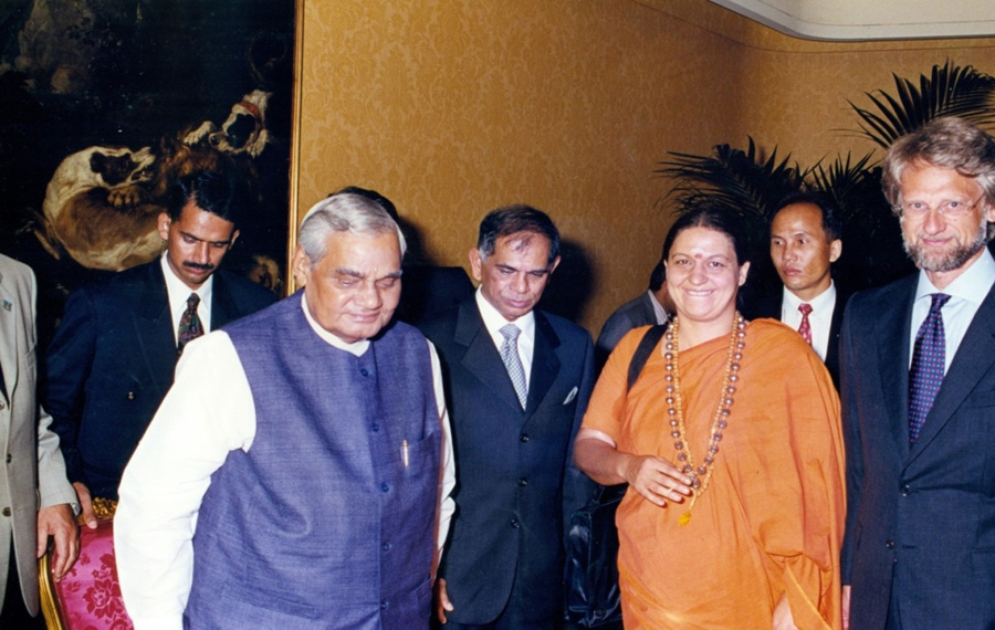 L’Avv. Franco Di Maria con il Precedente Primo Ministro Indiano, Sig. Atal Bihari Vajpayee.